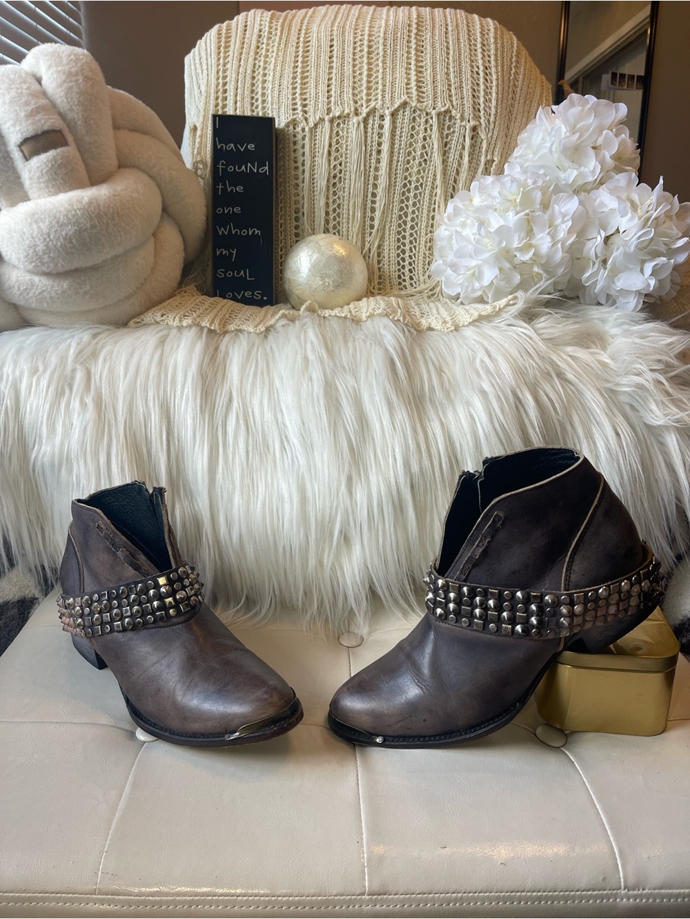 Freebird RARE Mezlow (MZLOW) Studded Leather Ankle Bootie in Stone MSRP$325